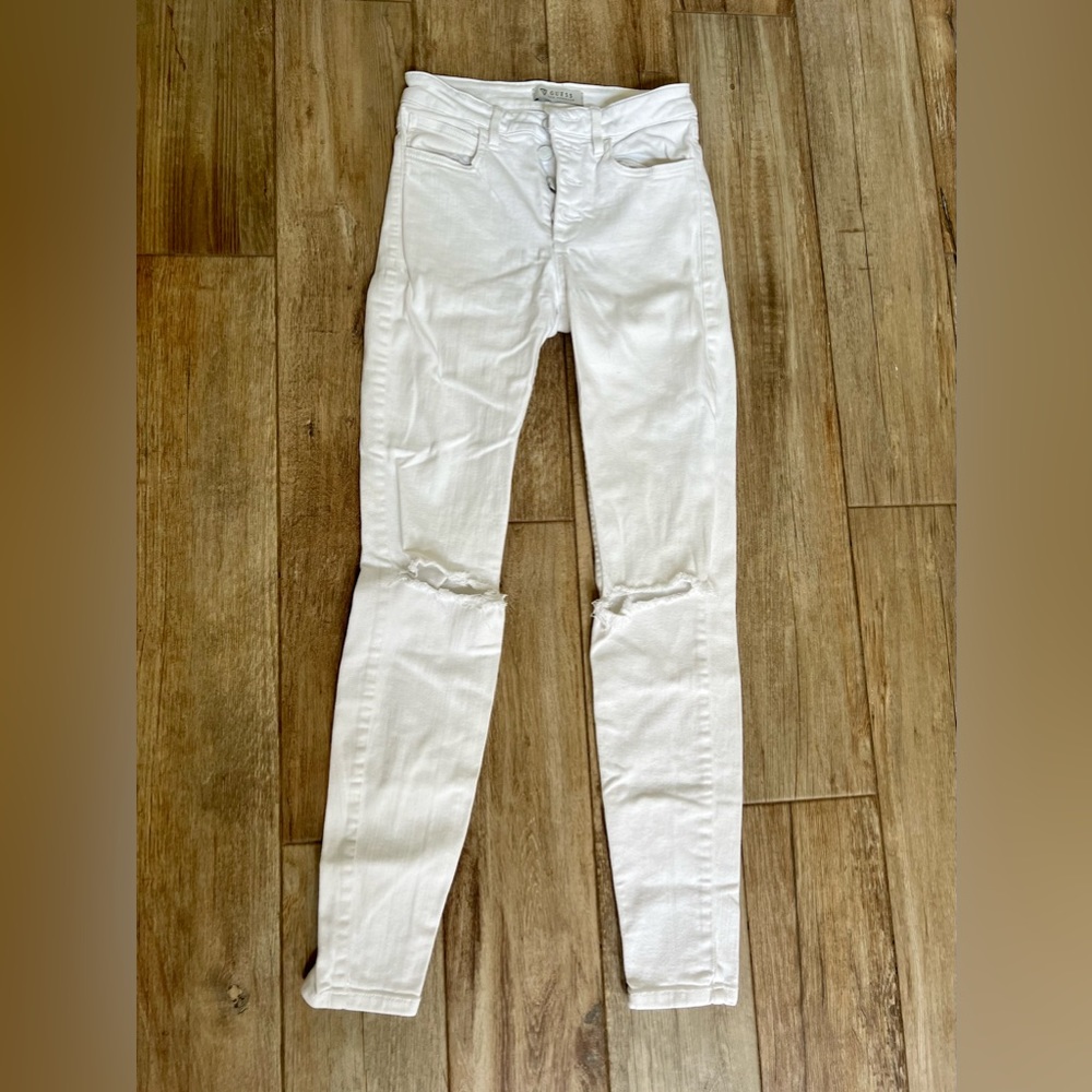 Guess skinny jeans in white- size 26